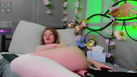 hi guys Im new here Im 18 years oldIve never had sex online show from 01.25.25