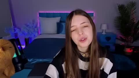 Snapshot of lilibakery chatting on 11.14.25 Lili Bakery online show from 11.14.25