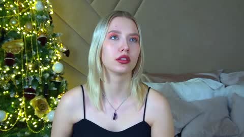Snapshot of lililinn chatting on 12.12.24 LiliLinn online show from 12.12.24