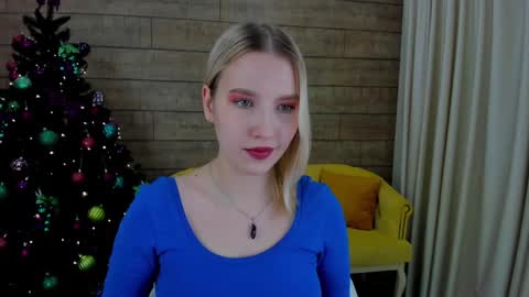 Snapshot of lililinn chatting on 12.13.24 LiliLinn online show from 12.13.24