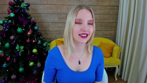 Snapshot of lililinn chatting on 12.13.24 LiliLinn online show from 12.13.24