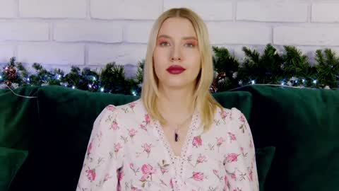 Snapshot of lililinn chatting on 12.14.24 LiliLinn online show from 12.14.24