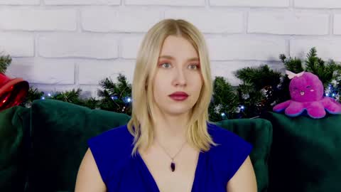 Snapshot of lililinn chatting on 12.18.24 LiliLinn online show from 12.18.24