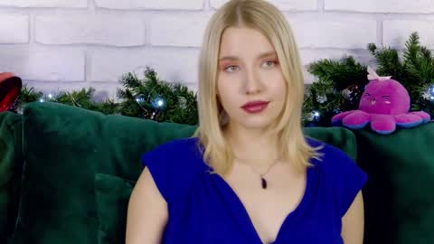 Snapshot of lililinn chatting on 12.18.24 LiliLinn online show from 12.18.24