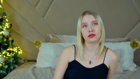 Snapshot of lililinn chatting on 12.23.24 LiliLinn online show from 12.23.24