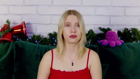 Snapshot of lililinn chatting on 12.24.24 LiliLinn online show from 12.24.24