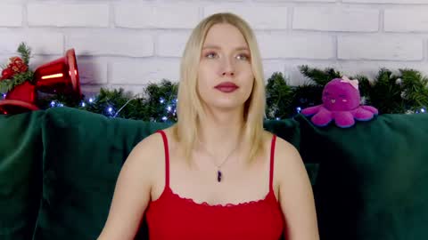 Snapshot of lililinn chatting on 12.24.24 LiliLinn online show from 12.24.24