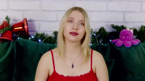 Snapshot of lililinn chatting on 12.24.24 LiliLinn online show from 12.24.24