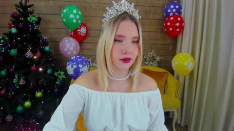 Snapshot of lililinn chatting on 12.26.24 LiliLinn online show from 12.26.24