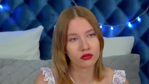 LiliLinn online show from 12.23.25