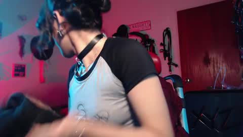 Snapshot of lililiu chatting on 12.10.24 Molly online show from 12.10.24