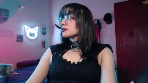 Snapshot of lililiu chatting on 01.29.25 Molly online show from 01.29.25
