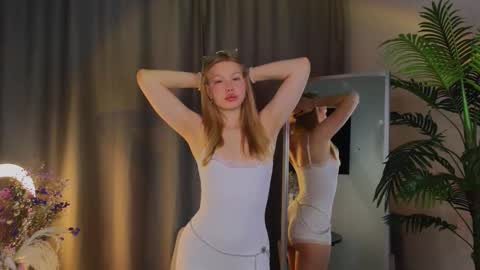 Snapshot of lililok101 chatting on 10.13.25 lililok101 online show from 10.13.25