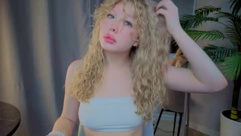 Snapshot of lililok101 chatting on 10.29.25 lililok101 online show from 10.29.25