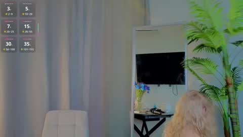 Snapshot of lililok101 chatting on 11.10.25 lililok101 online show from 11.10.25