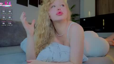 Snapshot of lililok101 chatting on 11.17.25 lililok101 online show from 11.17.25