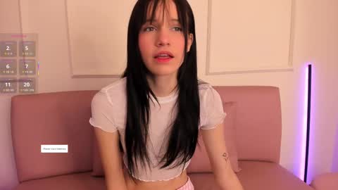 Snapshot of lilily_lv chatting on 10.07.25 Lilly online show from 10.07.25