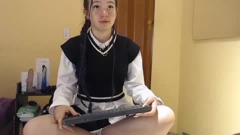 Snapshot of lilimini032 chatting on 10.14.25 lilimini online show from 10.14.25