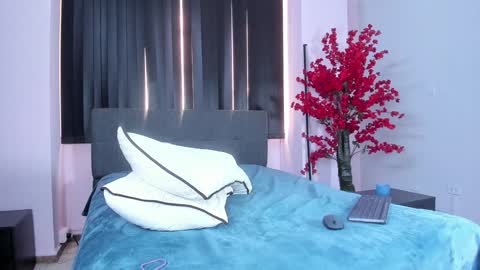 Snapshot of lilith_and_marcusblain chatting on 01.22.25 Lili Marcus online show from 01.22.25