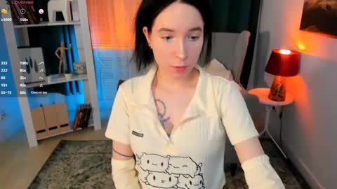 Snapshot of lilithlunna chatting on 10.17.25 Lilith online show from 10.17.25