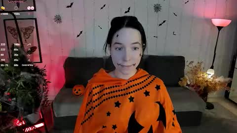 Snapshot of lilithlunna chatting on 10.30.25 Lilith online show from 10.30.25