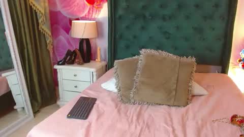 Lilith Snoop online show from 12.13.25