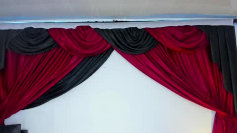 Snapshot of lilithsteinberg chatting on 12.01.24 jessi 3 online show from 12.01.24