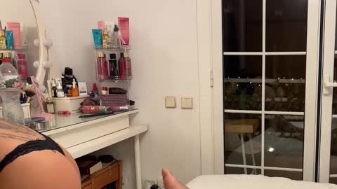 Lilith  Marco online show from 12.17.25