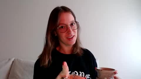 Snapshot of liljbby chatting on 10.12.25 Jay please help me reach 50 thumbs up online show from 10.12.25