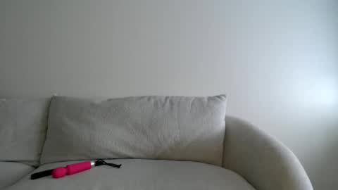 Snapshot of liljbby chatting on 11.07.25 Jay please help me reach 50 thumbs up online show from 11.07.25