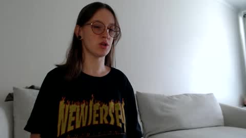 Snapshot of liljbby chatting on 11.09.25 Jay please help me reach 50 thumbs up online show from 11.09.25