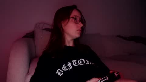 Snapshot of liljbby chatting on 01.12.26 Jay please help me reach 50 thumbs up online show from 01.12.26