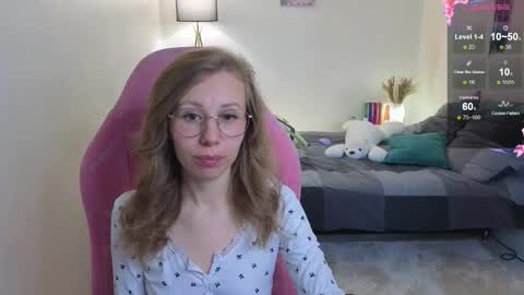 Snapshot of lill_mary chatting on 10.08.25 Maria online show from 10.08.25