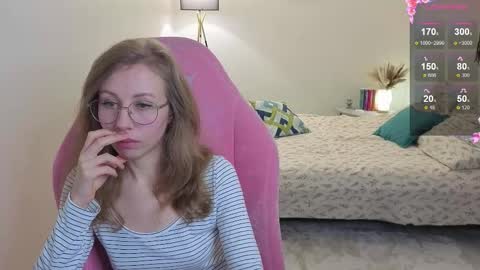 Snapshot of lill_mary chatting on 10.27.25 Maria online show from 10.27.25