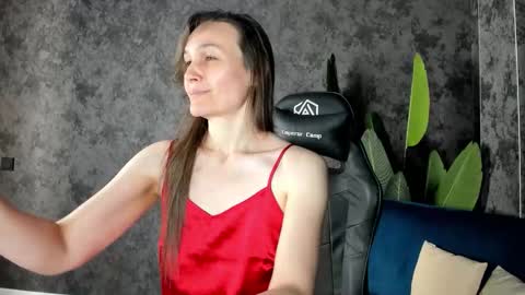 lillian_white1 online show from 10.19.25