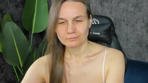 lillian_white1 online show from 04.06.26