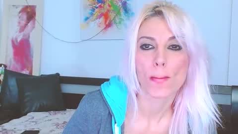 Lara online show from 01.12.25