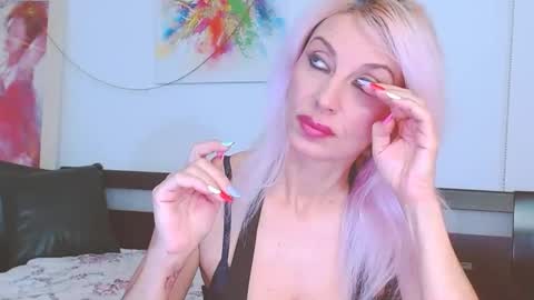 Lara online show from 01.18.25