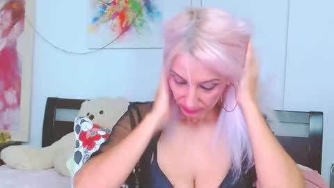 Lara online show from 10.15.25