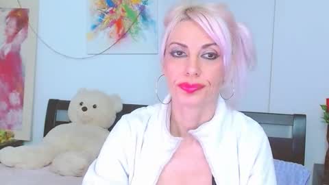 Lara online show from 12.05.25