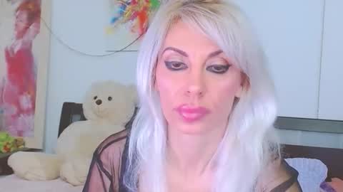 Lara online show from 04.04.26