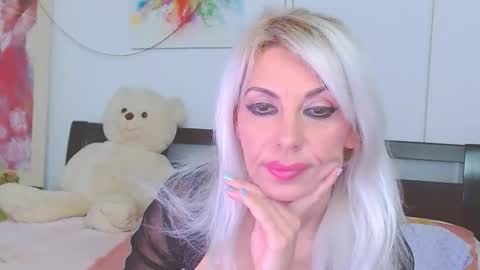 Lara online show from 04.11.26