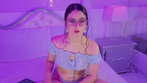 Snapshot of lillianderson chatting on 09.19.25 lillianderson - Next stream start at 0700hs GTM-3 online show from 09.19.25