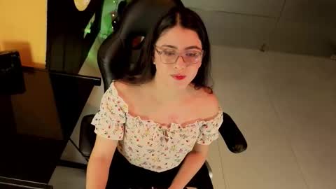 Snapshot of lillianderson chatting on 09.21.25 lillianderson - Next stream start at 0700hs GTM-3 online show from 09.21.25