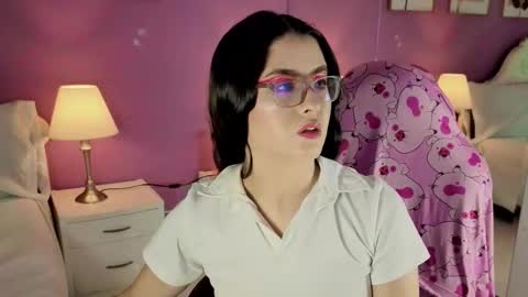 Snapshot of lillianderson chatting on 10.08.25 lillianderson - Next stream start at 0700hs GTM-3 online show from 10.08.25