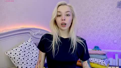 Snapshot of lillimooore chatting on 01.23.25 LilliMoore online show from 01.23.25