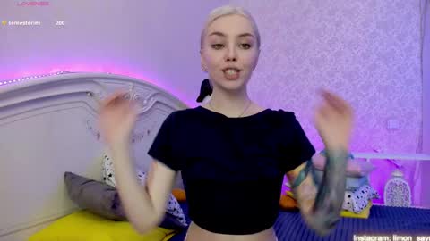 Snapshot of lillimooore chatting on 02.16.25 LilliMoore online show from 02.16.25