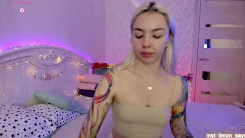 Snapshot of lillimooore chatting on 09.16.25 LilliMoore online show from 09.16.25