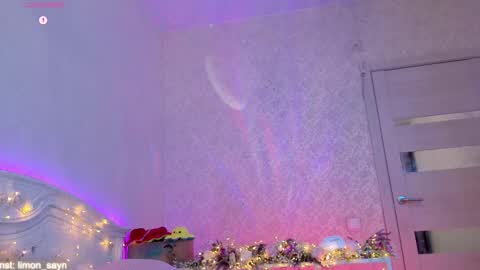 Snapshot of lillimooore chatting on 10.01.25 LilliMoore online show from 10.01.25