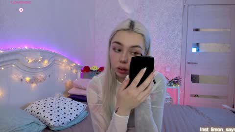 Snapshot of lillimooore chatting on 10.11.25 LilliMoore online show from 10.11.25